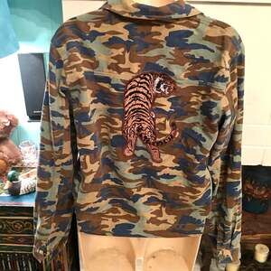 VINTAGE Y2K MOONAGE DEVILMENT JAPAN UNIQUE EMBROIDERED CAMO PANTHER JACKET